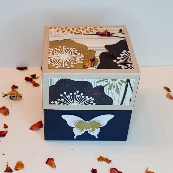 Beneath The Stars Bath Bomb Gift Box - Picture 2 of 3